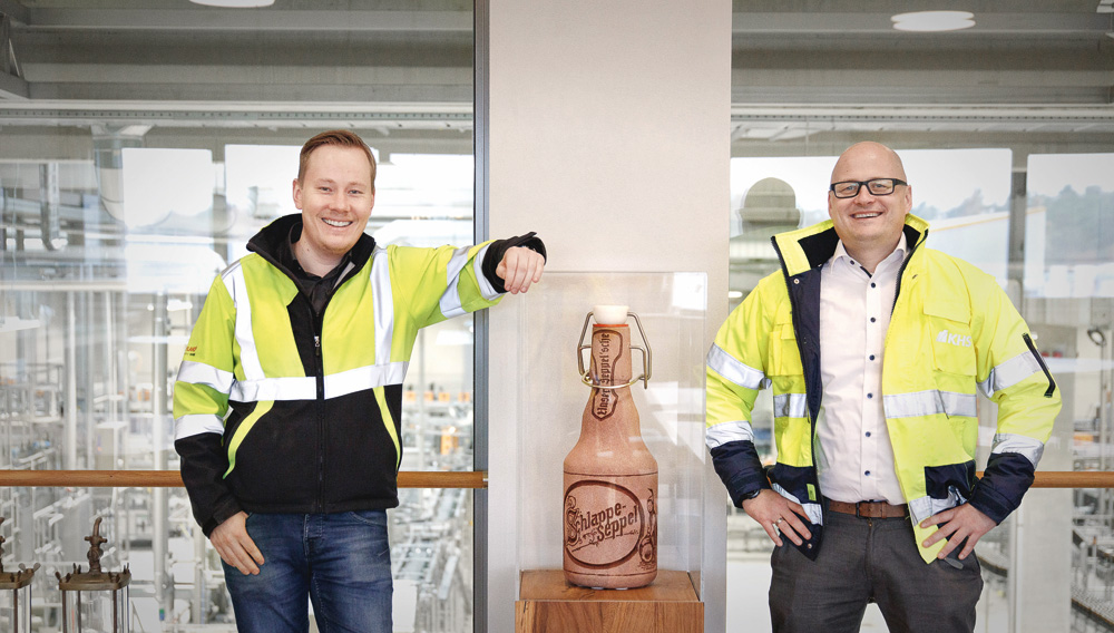 Maximilian Weber, Projektleiter Abfüllzentrum bei Eder & Heylands, und Stefan Knappmann, der für das Projekt zuständige Area Sales Manager bei KHS