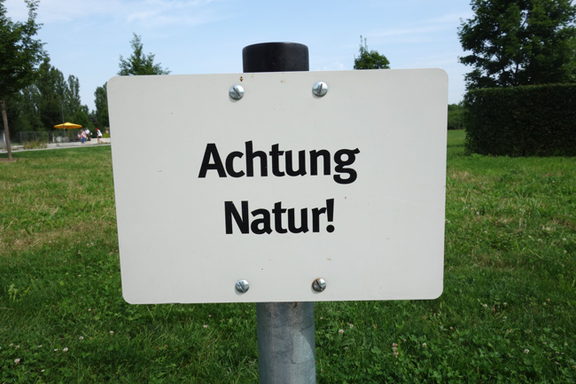 Hinweisschild „Achtung Natur“