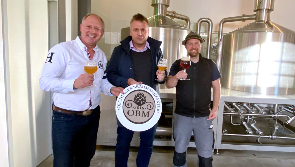 Stefan Stang (Mi.), Private Brauereien Bayern, mit den Gründern der Olchinger Braumanufaktur Guido Amendt (li.) und Julius Langosch