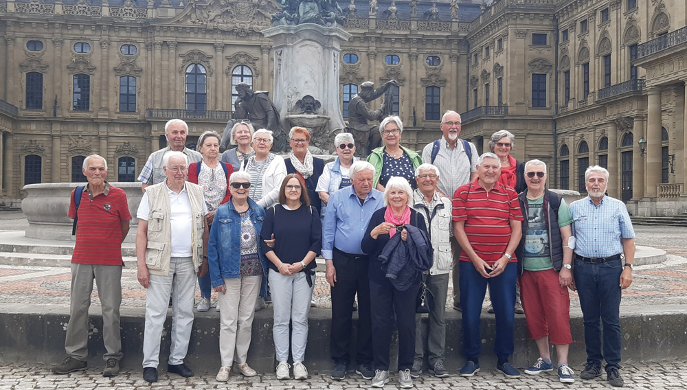 Gruppenfoto des VLBer-Treffens 2022 in Würzburg