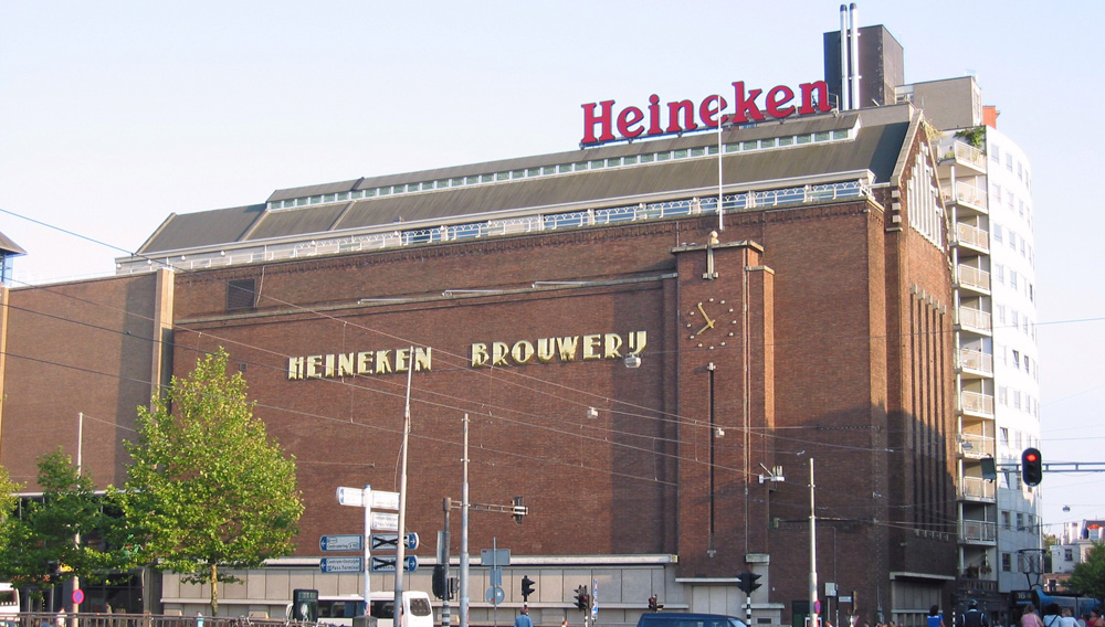 Ehemalige Heineken-Brauerei im Zentrum von Amsterdam, Niederlande (Foto: Mtcv, CC BY-SA 3.0, via Wikimedia Commons, https://commons.wikimedia.org/wiki/File:Former_Heineken_Brewery_in_Amsterdam.jpg)