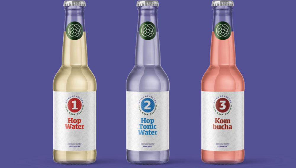 Produktfotos: Flaschen mit Hopfenwasser, Hopfen-Tonic Wasser und Kombucha (Foto: BarthHaas)