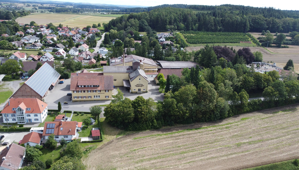 Die Brauerei WalderBräu in Königseggwald aus der Luft betrachtet (Foto: broesele)