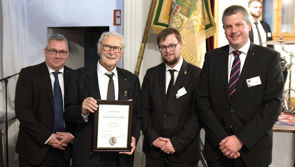 Verleihung der Ehrenmitgliedschaft für Prof. Werner Back (2.v.li.) durch die Vorstände Christian von der Burg, Dr. Michael Kupetz und Thomas Reiter (v.li.)
