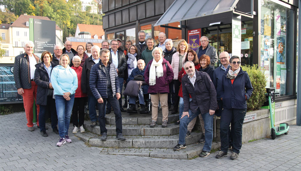 Gruppe der ehemaligen Doktoranden mit Prof. Ludwig Narziß in der Mitte