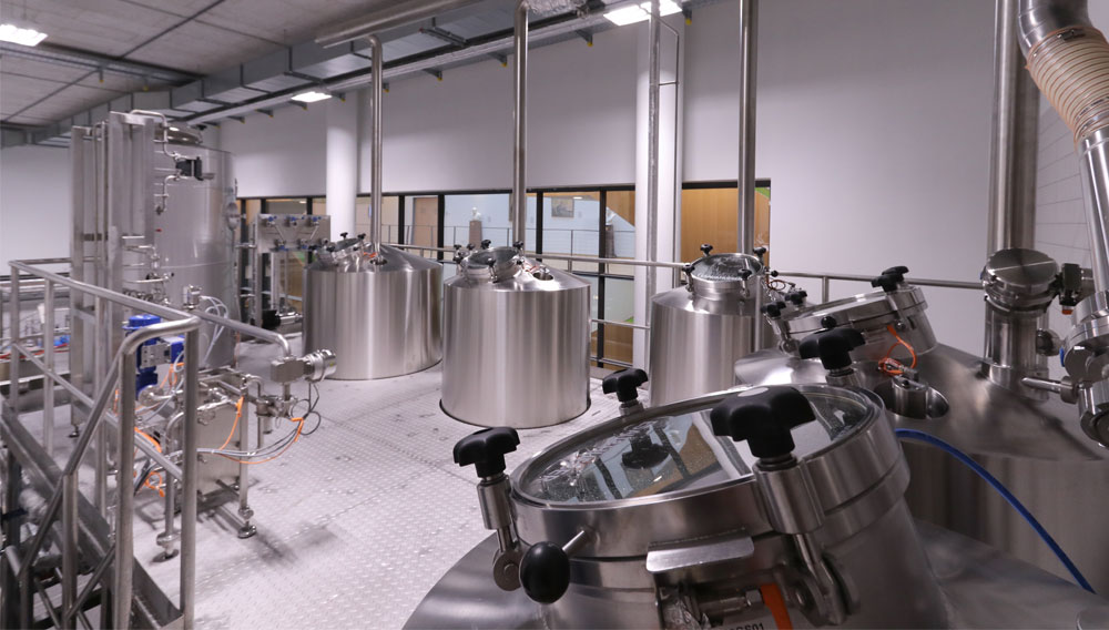 Das Bild zeigt eine Brauanlage der Versuchs- und Lehranstalt für Brauerei (VLB), Berlin (Foto: VLB)