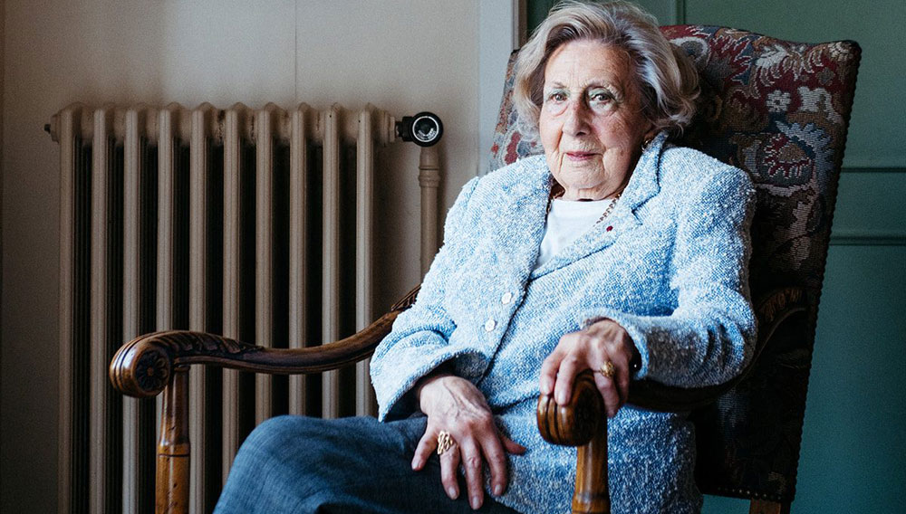 Rosa Merckx im Alter von 97 Jahren, im Stuhl sitzend (Foto: Ashley Joanna)