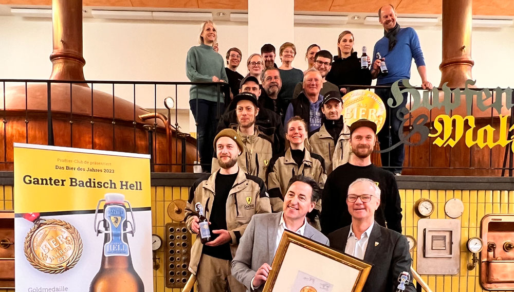 Die Mitarbeiter der Brauerei Ganter aus Freiburg freuen sich über die Auszeichnung