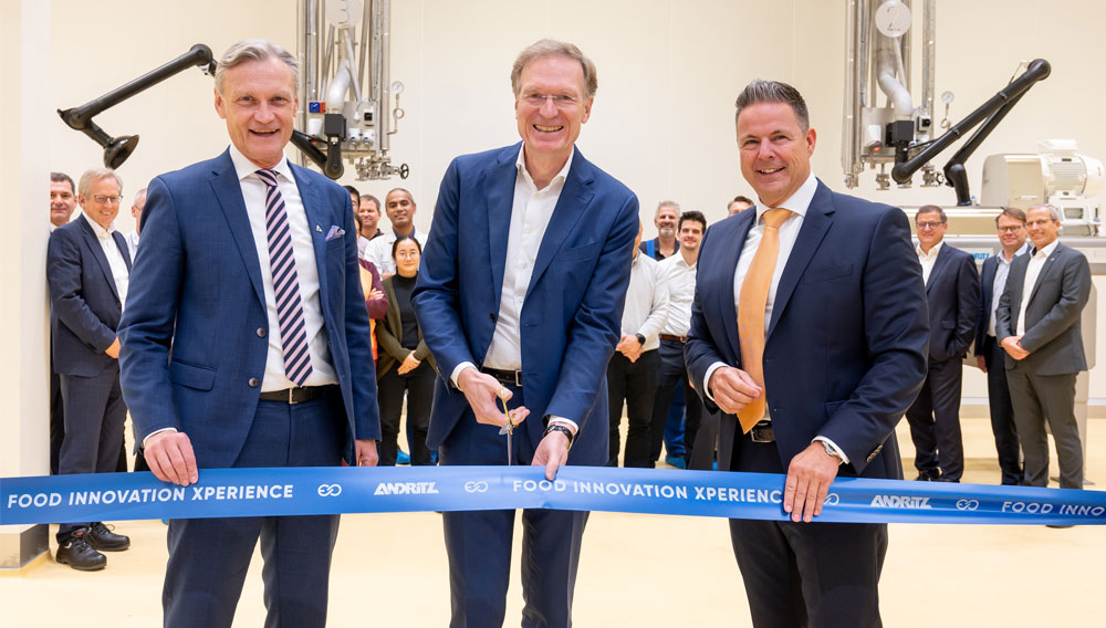 Andritz-CEO Joachim Schönbeck, Olaf Müller, Senior Vice President, Separation division (li.) und Marco Buis (re.) eröffneten das neue Food Innovation Xperience center (Foto: Andritz)