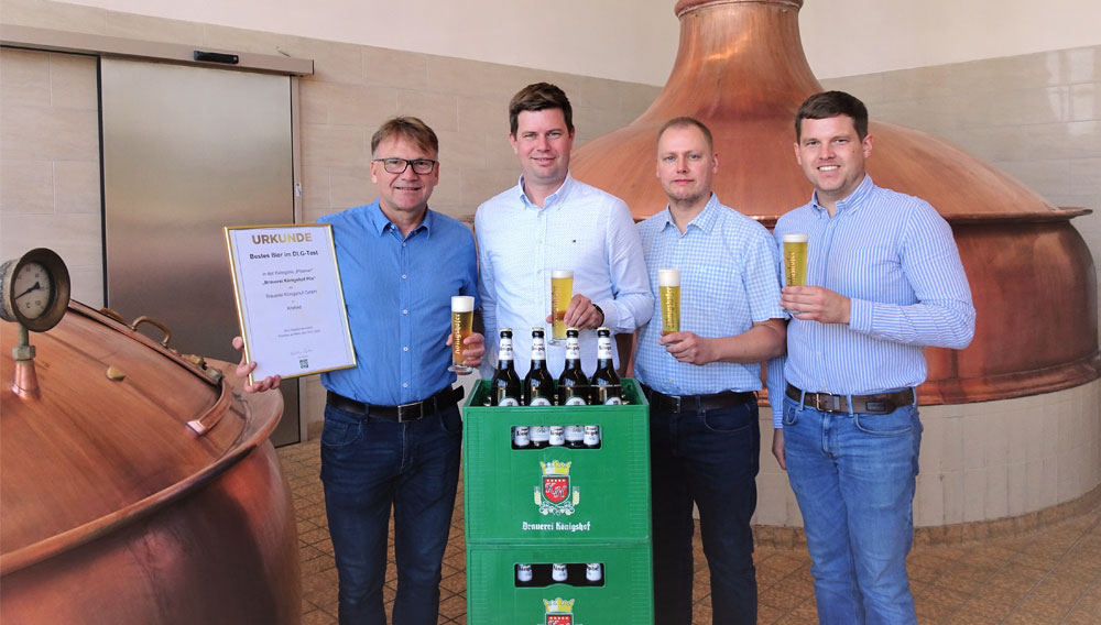Die vier Braumeister der Brauerei Königshof in Krefeld in ihrem Sudhaus