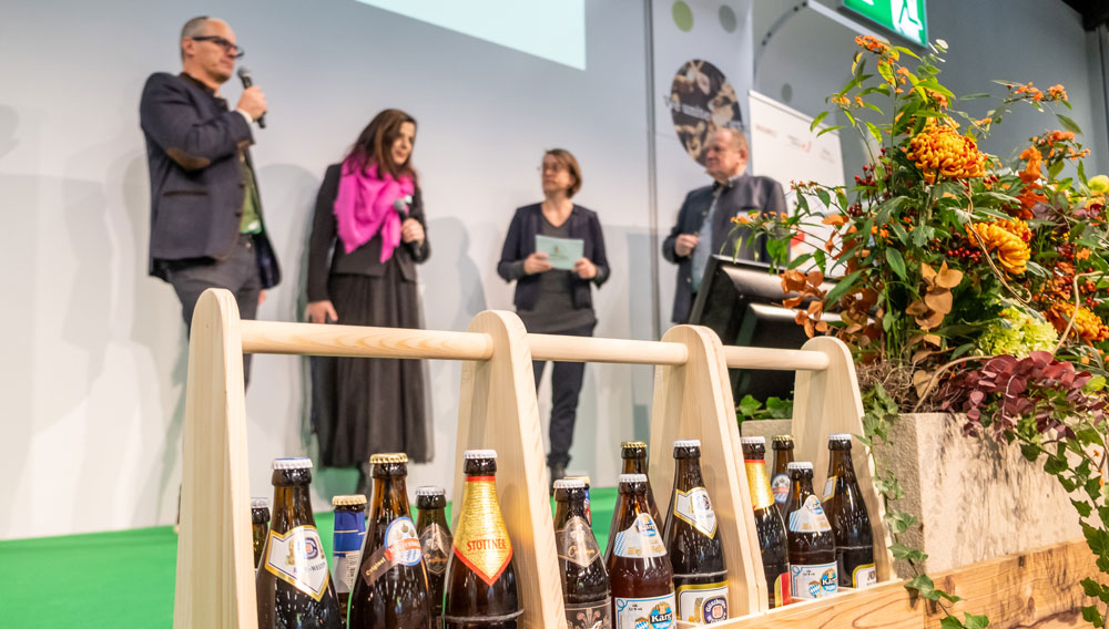 Blick auf die Bühne des Export Forum German Beverages 2023 (Foto: NürnbergMesse/Thomas Geiger)