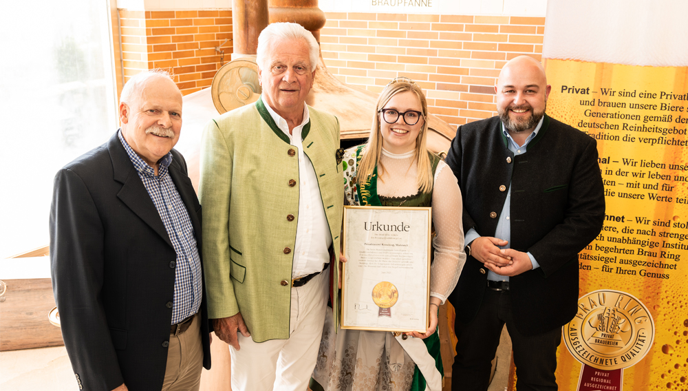 (v.li.) M. Hajenski, E. Himmel, Vize-Hopfenkönigin Anna-Lena Ostler und Dr. J. Geissler