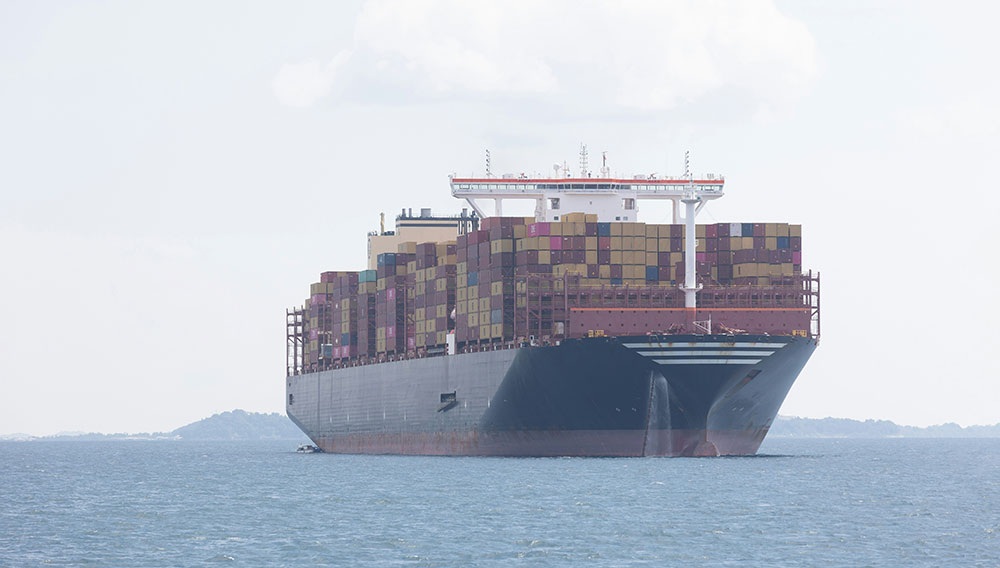 Containerschiff (Foto: Carl Tronders auf Unsplash)