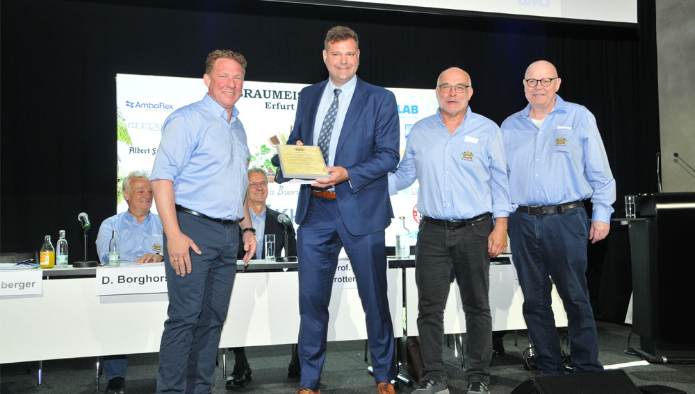 (v.li.) Dr. Marc Kusche, Dr. Mathias Hutzler, Thomas Lauer, Oliver Landsberger bei der letztjährigen Preisverleihung (v.li.) Dr. Marc Kusche, Dr. Mathias Hutzler, Thomas Lauer, Oliver Landsberger