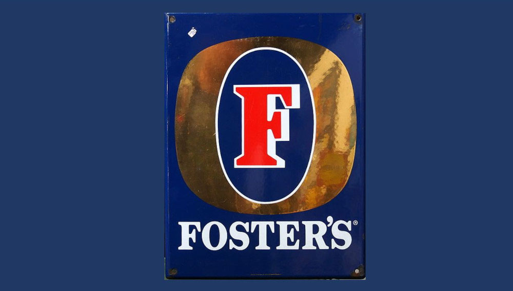 Emaille-Werbeschild, Foster's (Foto: Alf van Beem auf Wikipedia)