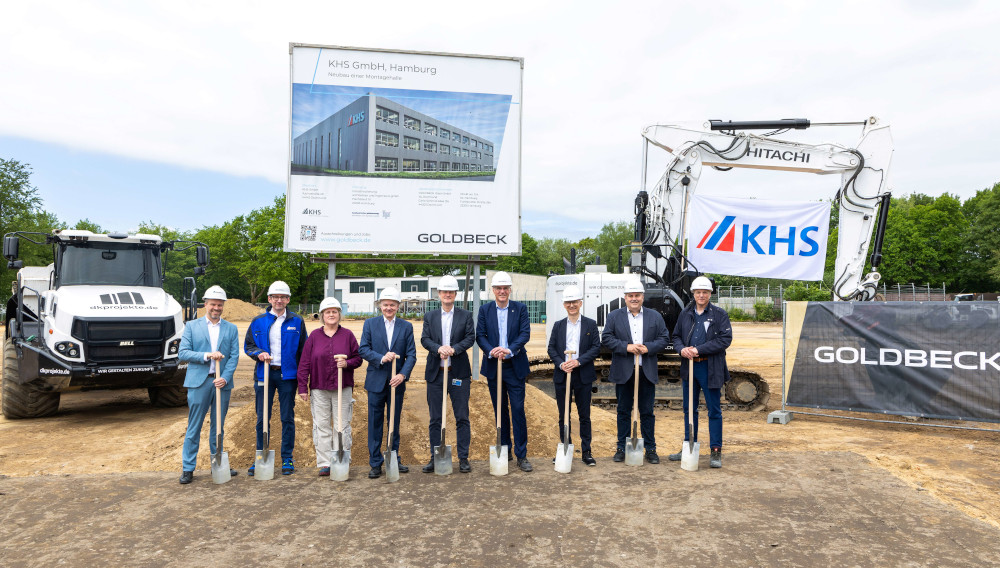 Gruppenfoto vom Spatenstich zum Bau der neuen Halle für das KHS-Produktcenter Barrieretechnologie in Hamburg (Foto: Salzgitter AG)