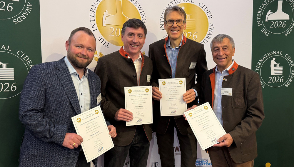 Das Riegele-Team mit seinen Auszeichnungen: (v.li.) Maximilian Ohletz, Markus Neuner, Frank Müller und Dr. Sebastian Priller
